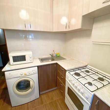 Квартира Напротив Аэропорта Leilighet Turksib Eksteriør bilde
